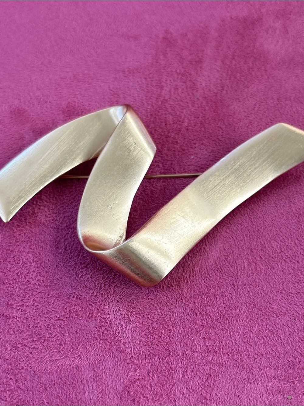 Monet Gold Ribbon Brooch - Picture 6 of 6